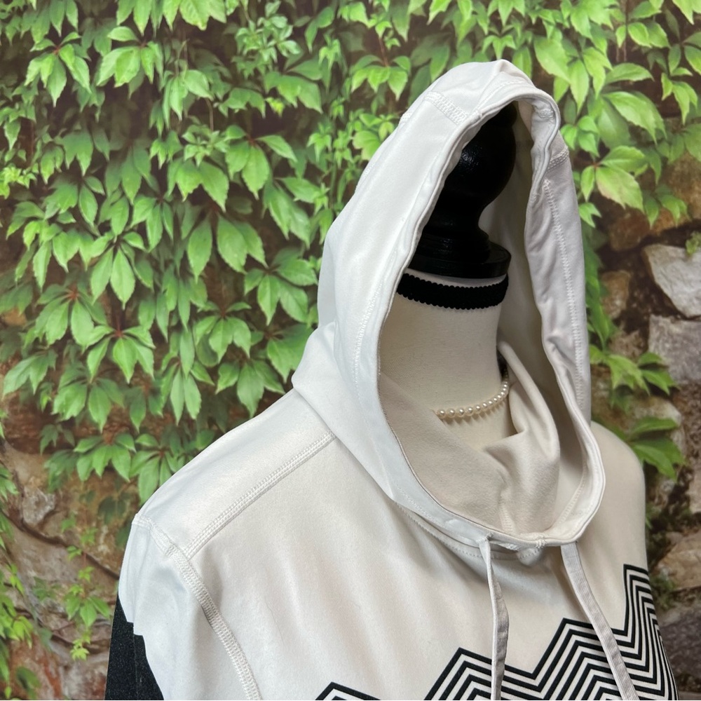 NIKE PRO Chevron Cream and Black Hooded Dri-Fit Pullover, M - Picture 10 of 12